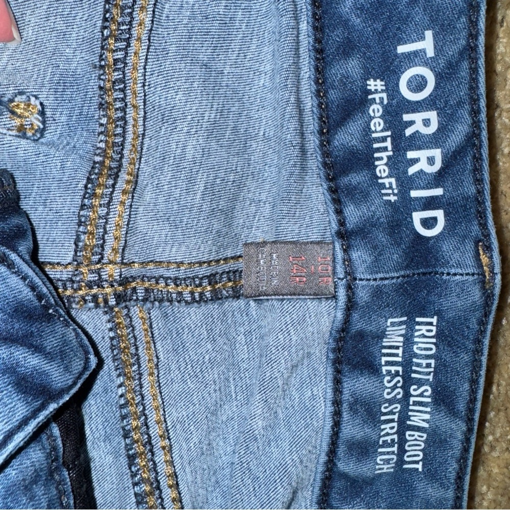Torrid TRIO Fit Slim Boot Limitless Stretch Blue Jeans Womens 10-14 (31X30) - Picture 2 of 6
